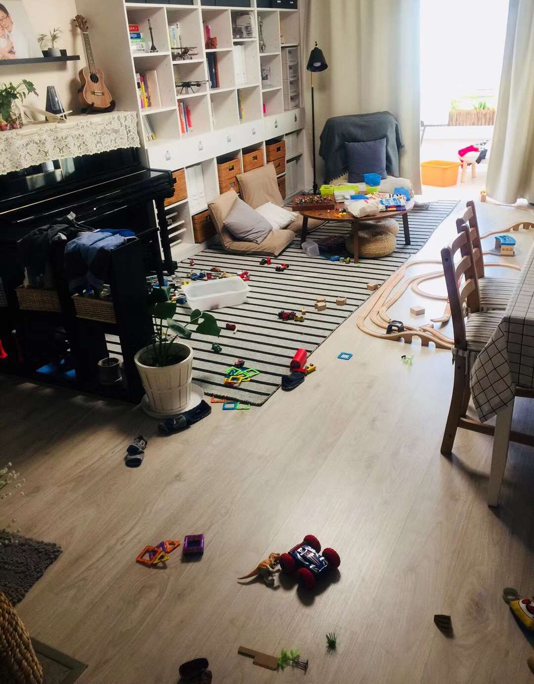 图1-1 我家乱七八糟的客厅